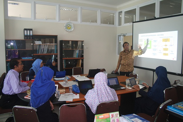 6 Mei 2013 Rapat BPMP,PSMP dan Bapak Sholichin A.Darmawan (Direktur Training&Pengembangan Bisnis PT.BSI Group)